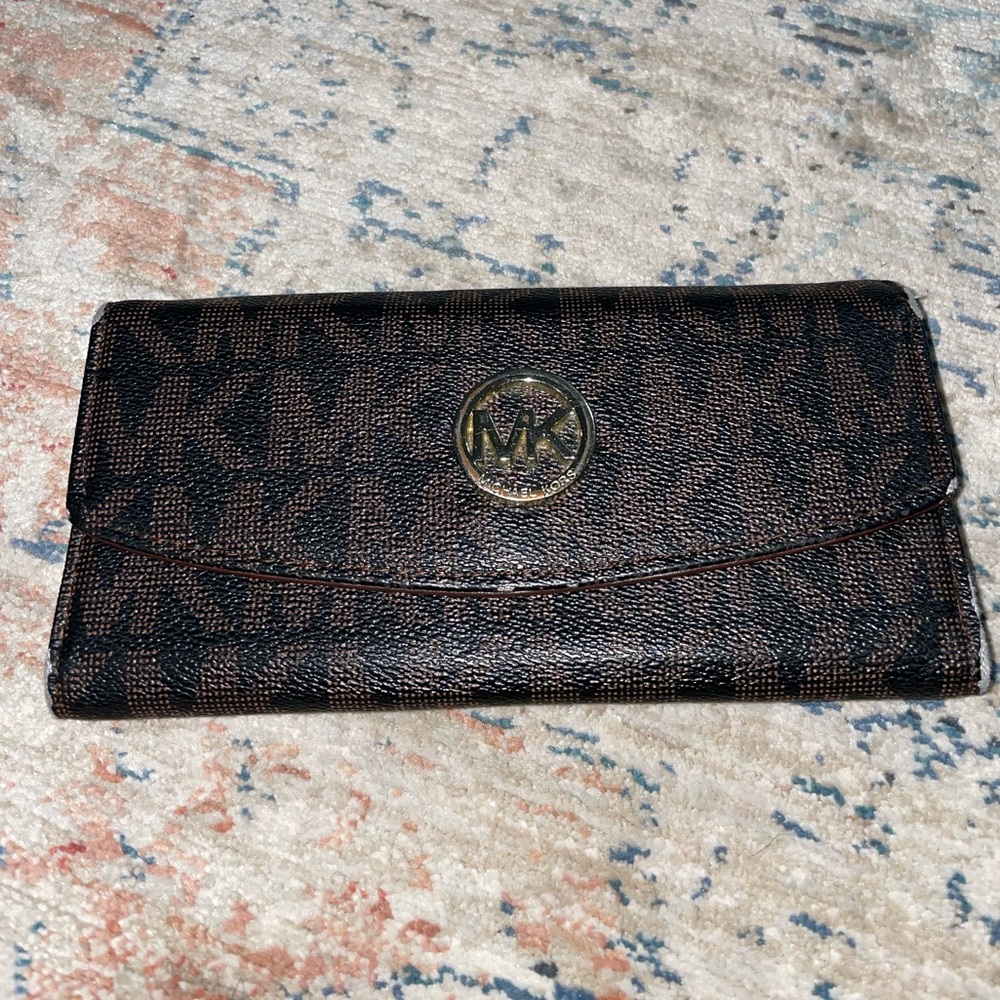 Wallets sold separately - Picture 8 of 8